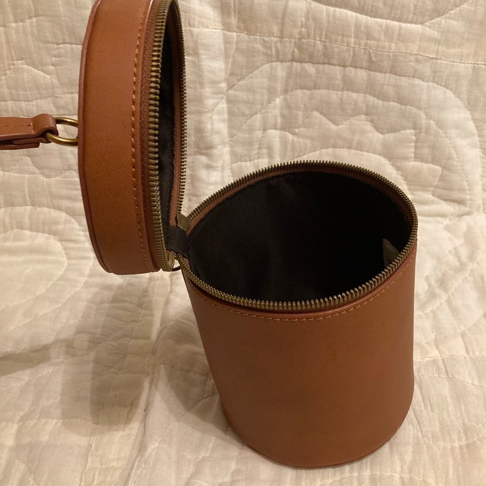 Like new Universal Thread bag - Picture 5 of 6